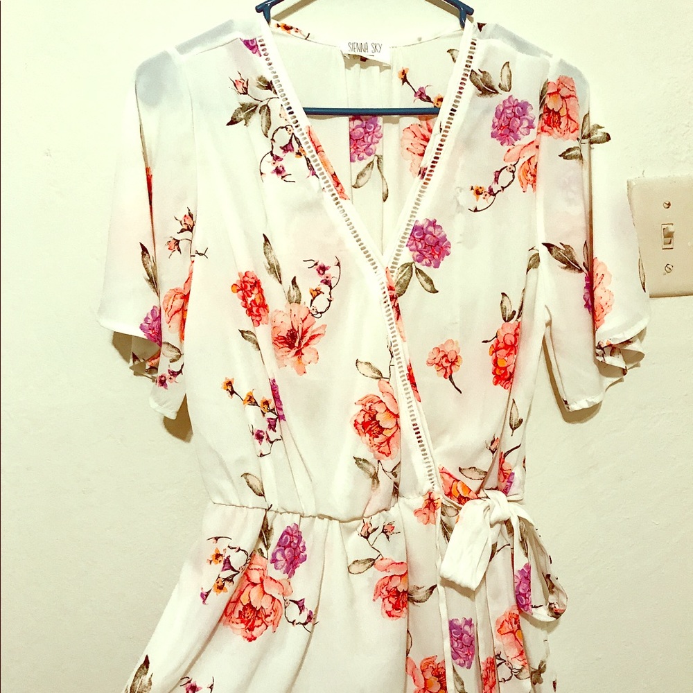 White Flower Wrap Blouse with Bow tie 🌼 (NEW)
